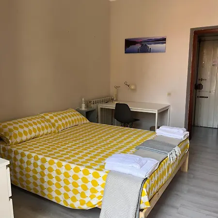 La Sicula Atene House 200 Mt From Metro Giuffrida Bed & Breakfast *