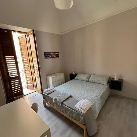 La Sicula Atene House 200 Mt From Metro Giuffrida Bed & Breakfast Catania