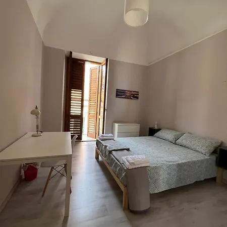 La Sicula Atene House 200 Mt From Metro Giuffrida Bed & Breakfast