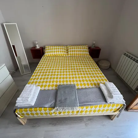 La Sicula Atene House 200 Mt From Metro Giuffrida Bed & Breakfast *