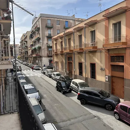 Bed & Breakfast La Sicula Atene House 200 Mt From Metro Giuffrida