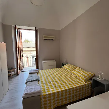 Couette-café La Sicula Atene House 200 Mt From Metro Giuffrida *